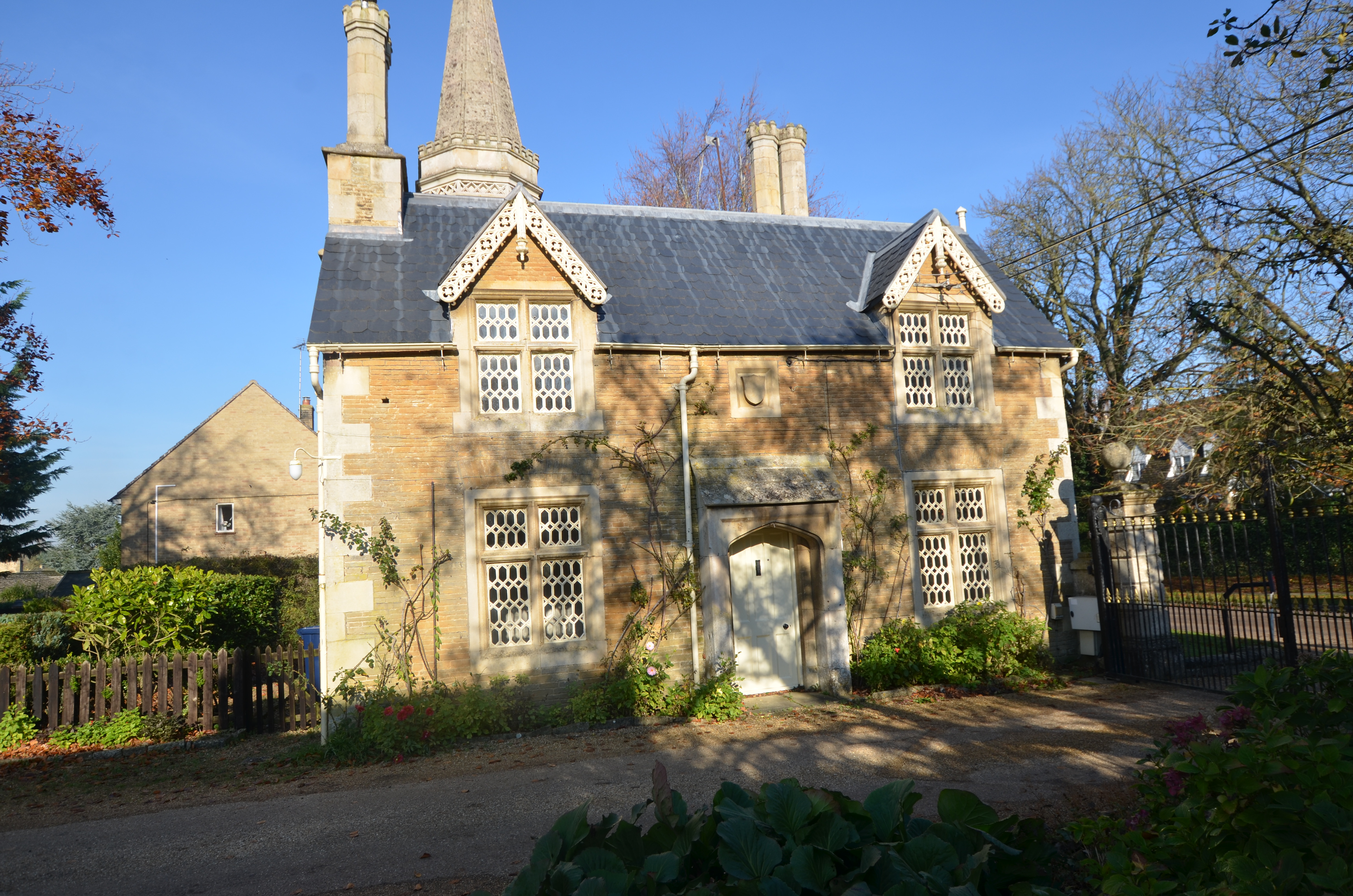 Elton Road, Wansford, Peterborough Capitol Lettors